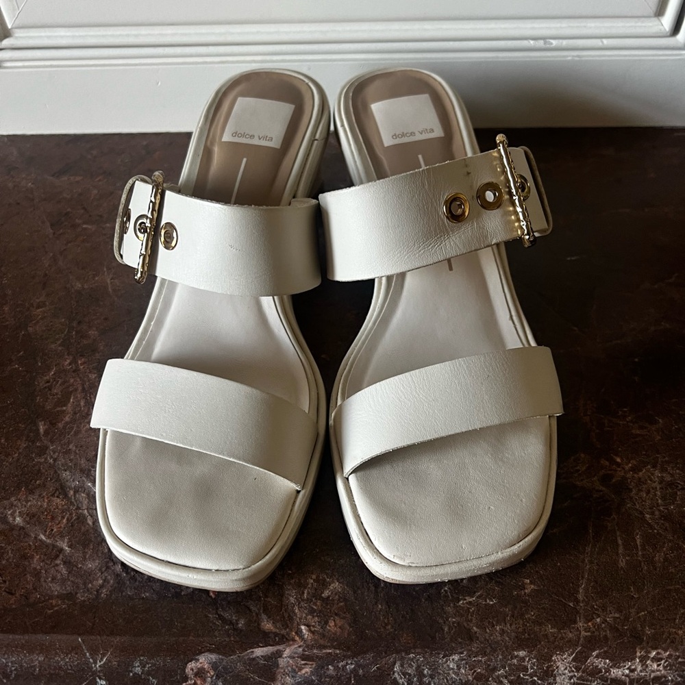 Dolce Vita Women's Cream Sandals